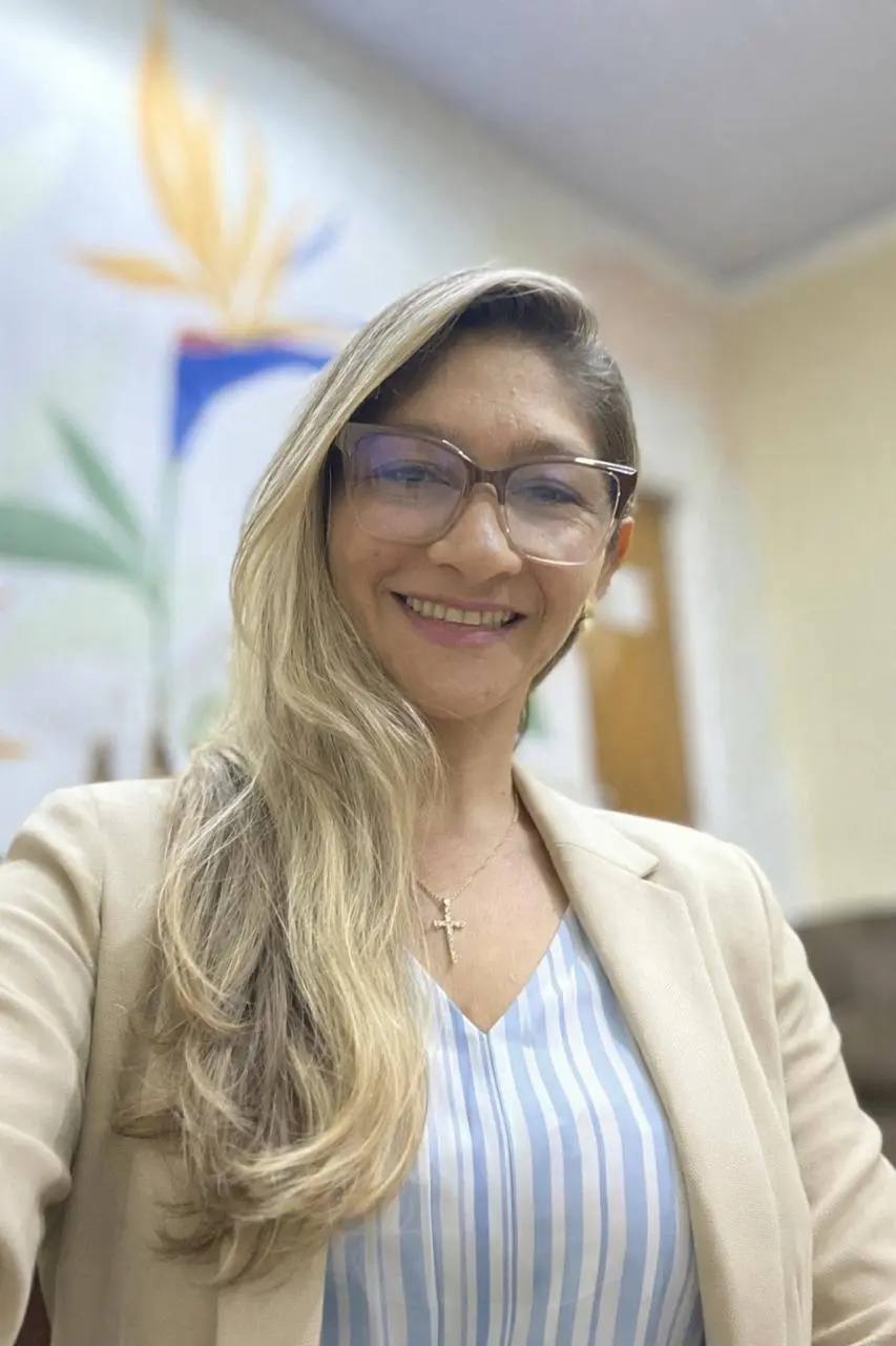 Retrato de Altamira Souza, diretora do Centro Educacional Giz de Cera
